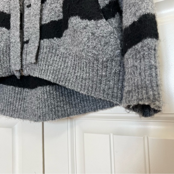 RD Style Hooded Animal Print Sweater in Gray/Black, Size XS - Picture 3 of 8